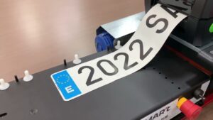 Confección placa matrícula acrílica