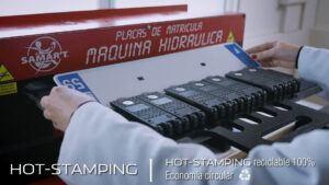 Elaboración placa matrícula Hot Stamping