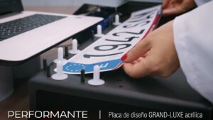 Elaboración placa matrícula performante